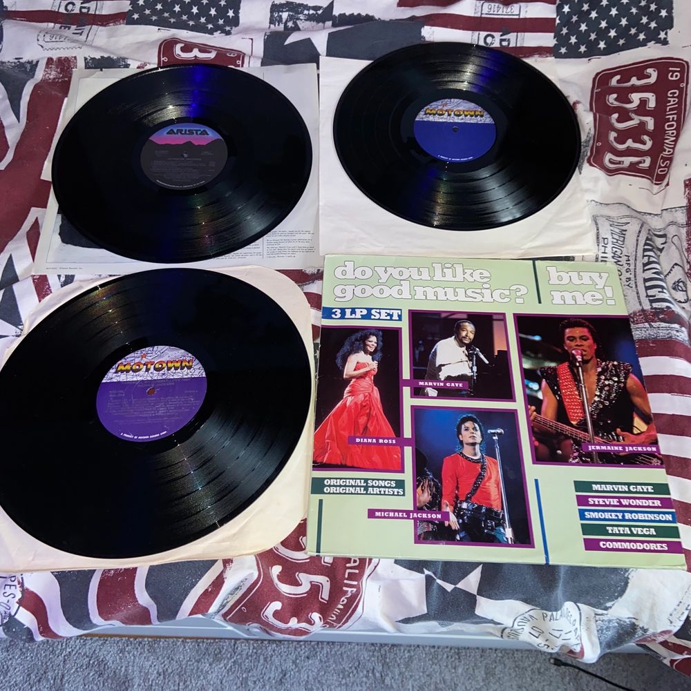 Säljer dessa 3 stora vinylskivor med artister som Diana Ross, Marvin Gaye, Jermaine Jackson. Är lite osäker på bris så kom med förslag/bud. Vet ej hur skicket är när det gäller att lyssna på musiken då skivorna är köpta för att ha som dekoration. Kontakta mig vid frågor! :) endast 2 skivor kvar! (Andra skivan såld). Övrigt.