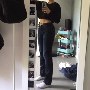 Levis jeans - Super fina Levis jeans. (Lågmidjade!!) jätte sköna. Säljer pga dom börjar bli för små för mig. Super fräscha. Använd ca 4 gånger. 