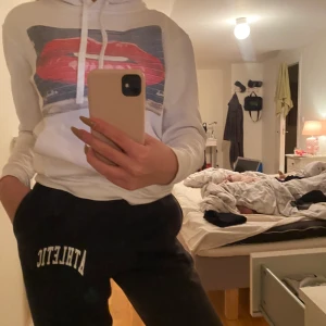 Thecoolelephant tröja - Säljer nu min tröja från thecoolelephant i hyfsat bra skick 