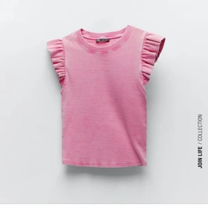 Super fin zara tröja med volanger 💕🤪✨ - Säljer denna supper fina rosa zara tröja med volanger💕🤪⚡️✨ då den inte kommer till andvändning längre i min garderob👚 . Tröja är i bra sick och är köpt på zara vid Drottninggatan i Stocholm i somras👩🏻‍🎤.  Frakten igrår inte🤪🌈