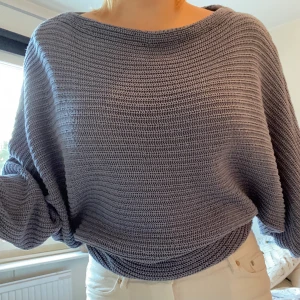 Stickad tröja från NA-KD - Jättesnygg, mysig stickad tröja från NA-KD🥰 