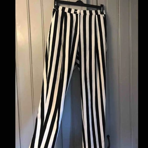  - Kostymbyxor från Monki. Fint skick! Använda 1 gång