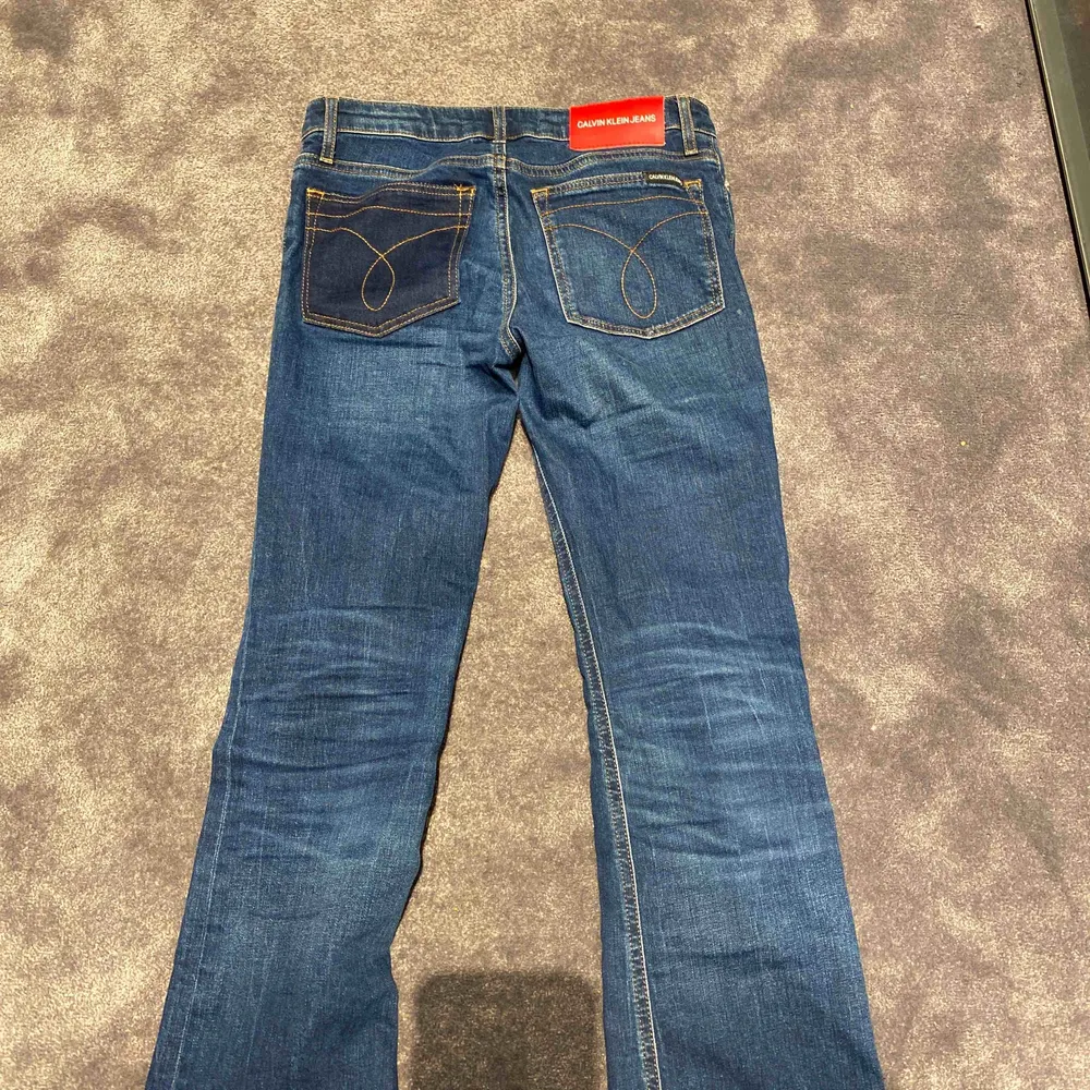 Fina bootcut jeans från Calvin Klein, använda Max 2 ggr, kom med bud . Jeans & Byxor.