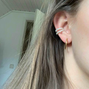  - Två pärl-ringar som jag tror är från HM! De ge att justera lite grann. Aldrig använda🦋 30kr styck eller båda för 50! Frakt tillkommer på 11kr