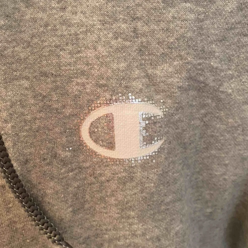 tröja från champion som aldrig är använd, så väldigt bra skick, fick den i present men var inte direkt min stil  . Hoodies.