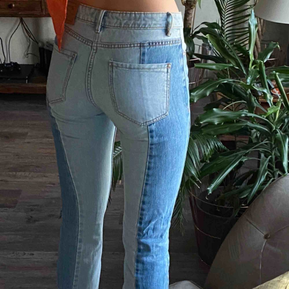 Trendiga jeans från stradivarius. Använda fåtal gånger!. Jeans & Byxor.