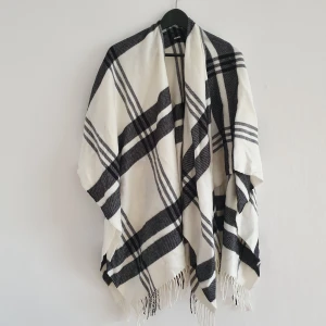 Bikbok. - Tillkommer spårbart frakt 63kr. Aldrig använd.