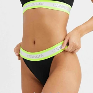  - Helt nya trosor från Calvin Klein i strl S. Säljer då jag aldrig fått användning för dem tyvärr! ✨