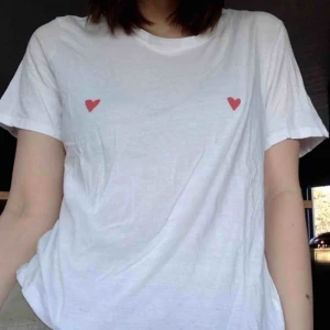  - Så söt T-shirt från monki, verkligen urgullig