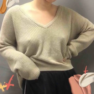  - En supersnygg beige tröja från Na-Kd! Storlek small men är oversize. 149kr plus 60kr frakt. Prutat och klart. 