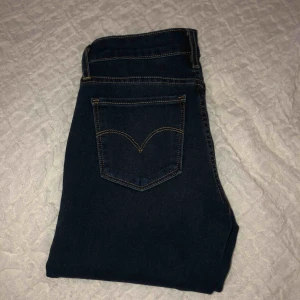 Levis jeans  - Nya Levis jeans i storlek 25.32 prislapp kvar! 