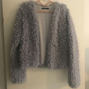  - Kofta /jacka fr Gina Tricot