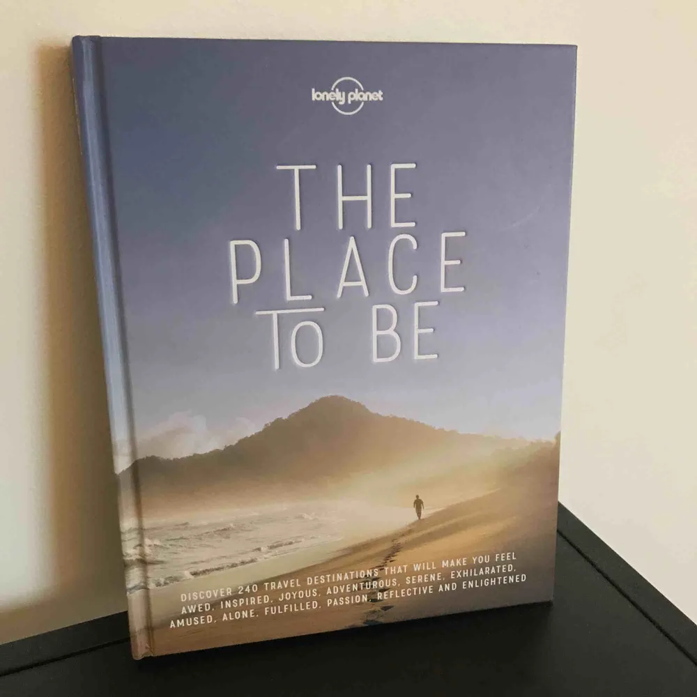 The Place to Be features 240 travel destinations around the world.  Värde 299kr. Övrigt.
