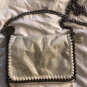  - Liknar en Stella väska! Bra skick.💛