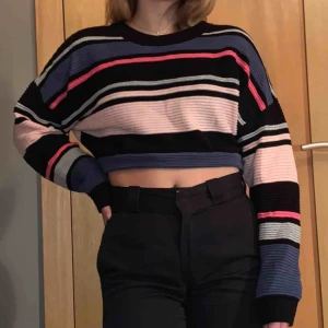  - Gullig oversized croped sweatshirt :) Frakt tillkommer