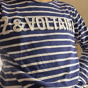  - Superfin blårandig Zadig & Voltaire tröja 🦋 Bra skick, bara använd fåtal gånger. 260kr+frakt