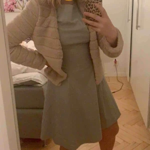  - Köpt på H&’M aldrig använd typ! Säljer för aldrig används och liten (mammas)