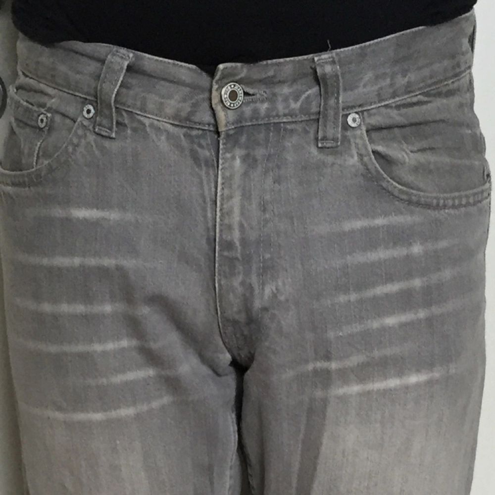 Gråa jeans från Redwood med ljusa  Plick Second Hand