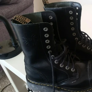  - oanvända steel boots