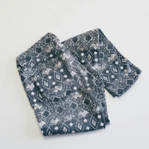  - Snygga hipster jeans från H&M med coolt mönster! Storlek 38 men passar också 36 (som är min vanlig storlek)