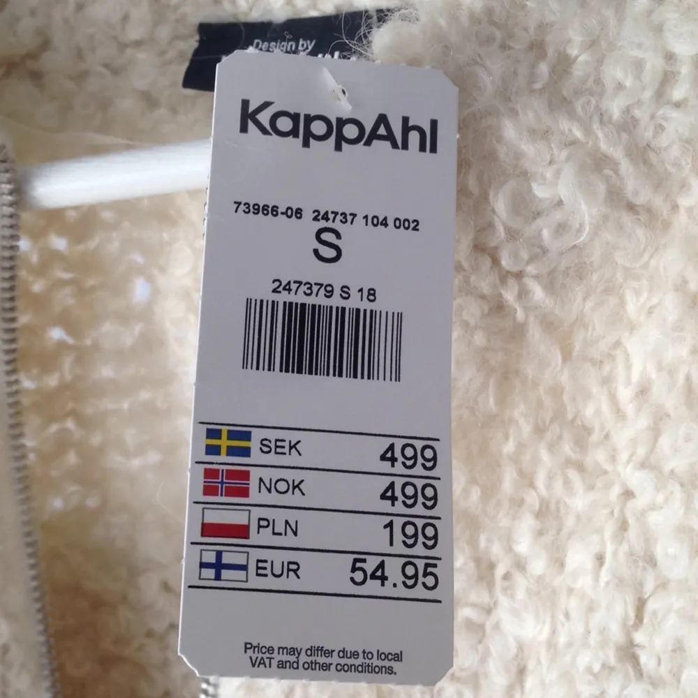 En jättemysig ulltröja från Kappahl. Helt ny med lappar kvar
Kan skickas mot fraktkostnaden . Tröjor & Koftor.