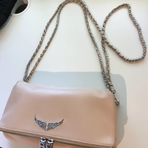  - Sälja min äkta Zadig & Voltaire väska i toppen skick!  Färg: ljusrosa