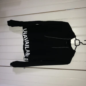  - Halvcroppad Hoddie i nyskick 