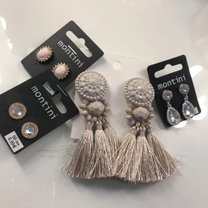  - 4st par örhängen alla för 100kr eller 40kr styck. Aldrig använda då jag inte tål dem så dem är helt nya. Kan frakta med då får du stå för frakten😊