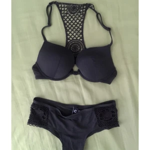  - Mörkgrön bikini set. Köpt förra året men aldrig använt pga fel storlek så helt nytt och gott skick