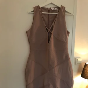 - Kjole fra missguided. Helt ny!