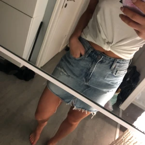  - Kjol från H&M , endast använt ett par gånger. 