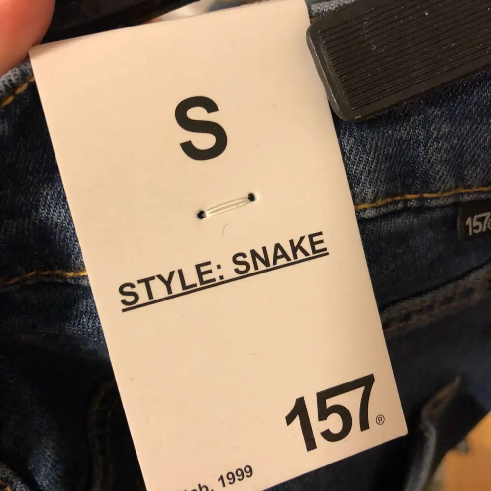 Ett par jeans i modellen snake från lager 157. Lappar kvar :) Ansvarar inte för postens slarv. . Jeans & Byxor.