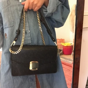  - Väska från mango 