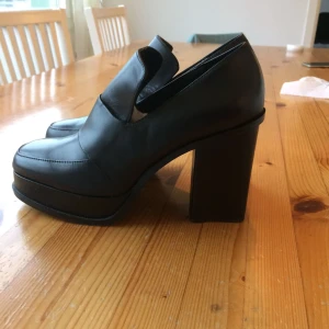  - Comfy classy zara plattform shoes. Very new, never used. 