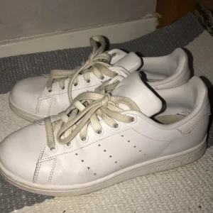  - Stan Smith adidas skor, knappt använda. Säljer pga aldrig använder. Frakt tillkommer 