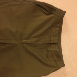  - Monki byxor. Vida ben. Jätte snygga!!  