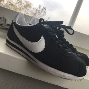  - Snygga skor från nike. Använda ett fåtal gånger så i mycket bra skick.