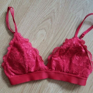  - Helt oanvänd mjuk bh från hm. 