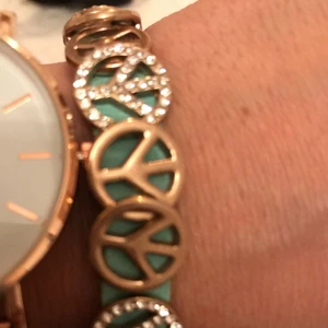  - Armband med peace symbol 