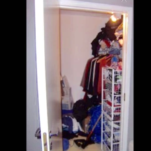  - Stor garderobsrensning.Kläder och ytterkläder osv.. skriv vid frågor 