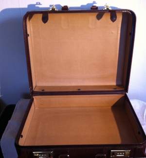 Vintage - vacker resväska i läder med sifferlås 
