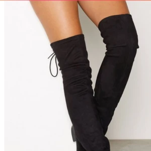  - Over knee boots från Ti amo. Knappt använda. Köpa för 599