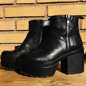  - Skor från Vagabond.  Säljes för 200kr, frakt tillkommer. Betalning sker via swish