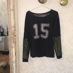  - Tröja från Maison & Scotch. Använd en gång. Ursprungspris 700