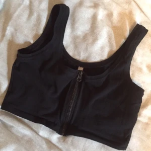  - Kort croptop från NewYorker! 40kr pp🌸