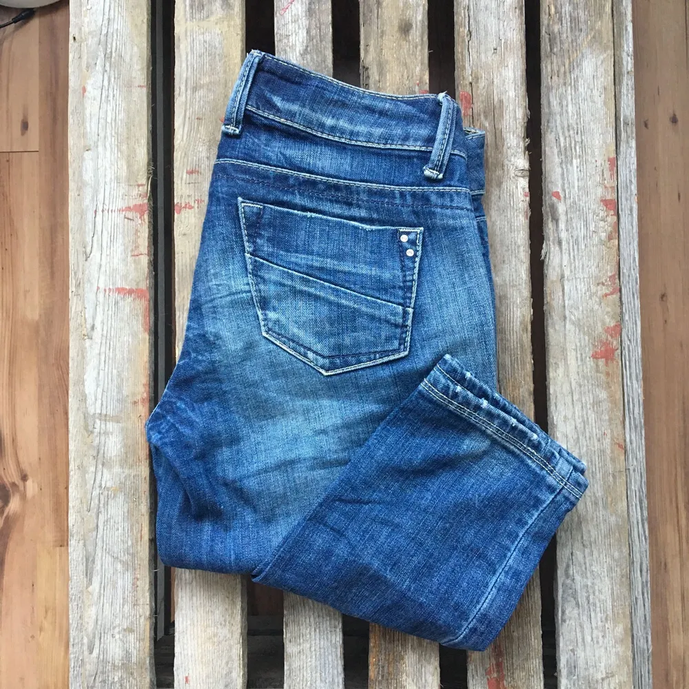 Fina jeansbyxor från benetton. Sparsamt använda.. Jeans & Byxor.