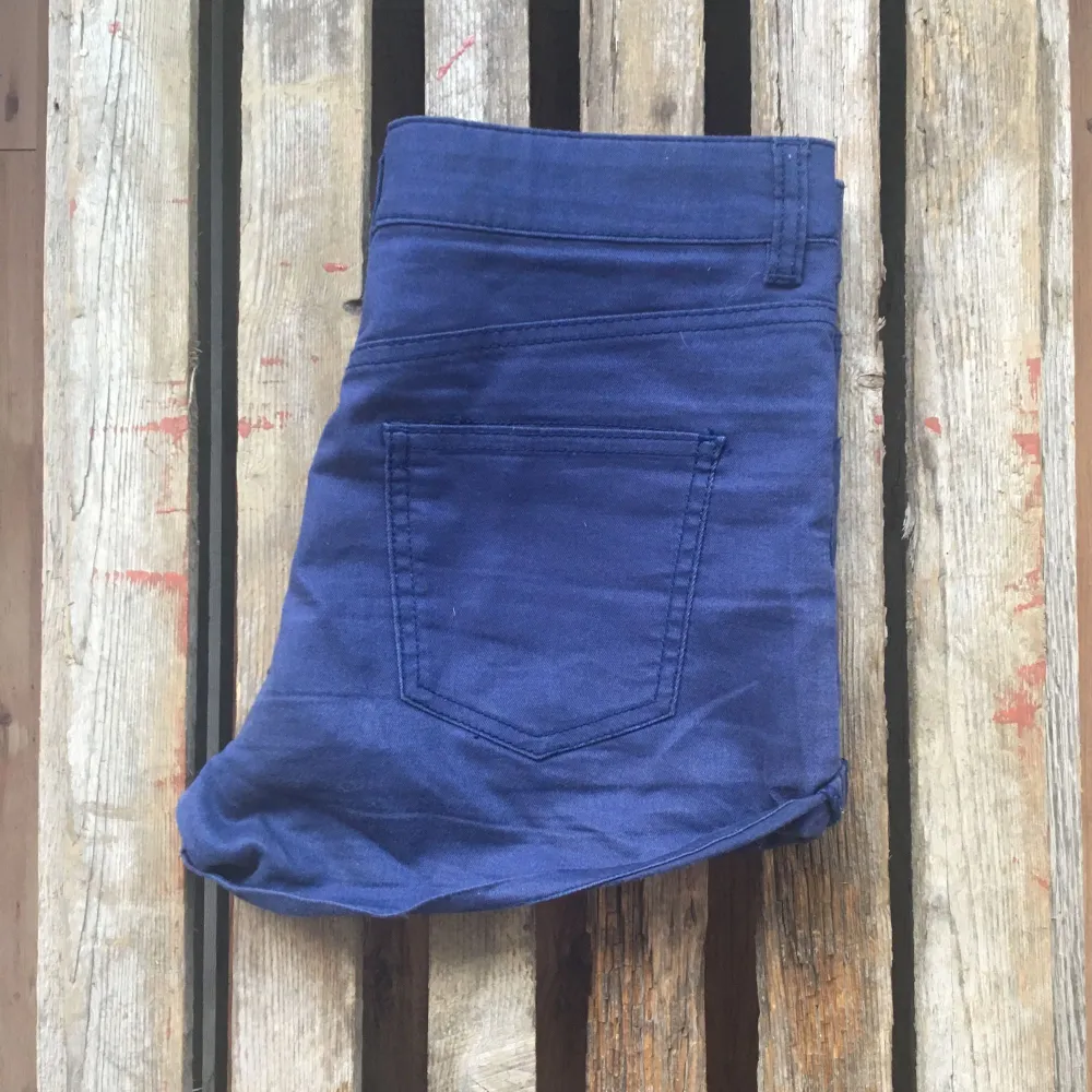 Stretchiga marinblåa shorts från HM. Använda ett fåtal gånger. Shorts.