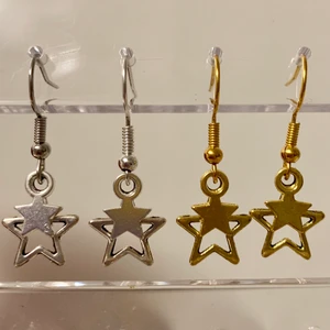 Stjärnörhängen  - ⭐️Star earrings⭐️ finns i silver och guld🥰•••kolla in mina andra smycken✨! Frakten blir 12kr hur mkt du än köper💗
