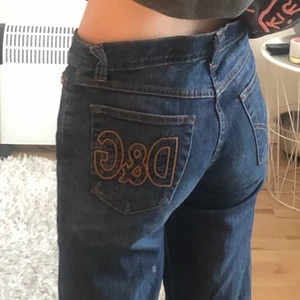 Dolde Gabbana jeans  - Äkta d&G jeans i typ ny skick, skulle säga att dom är ganska långa i modellen och passar nog någon som är 165 och neråt typ, om många är intresserande har jag ksk budgivning 💕