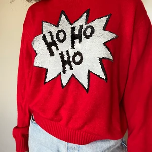 en lite rolig jultröja  - min syrra köpte den här till mig och jag har inte fått tillfälle att använda den, det kan stå både ho ho ho och yo yo yo beroende på humör, den är väldigt mjuk och varm, sticks inte 